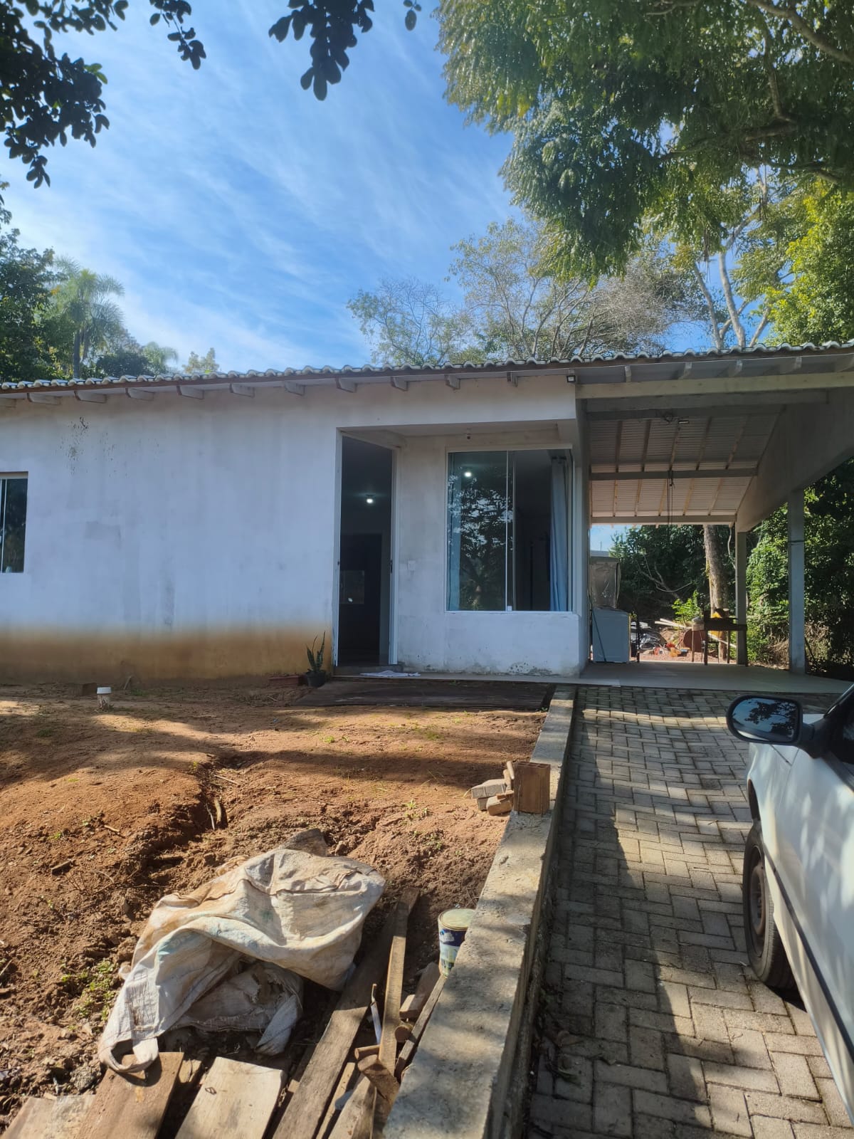Terreno com duas casas em Portão