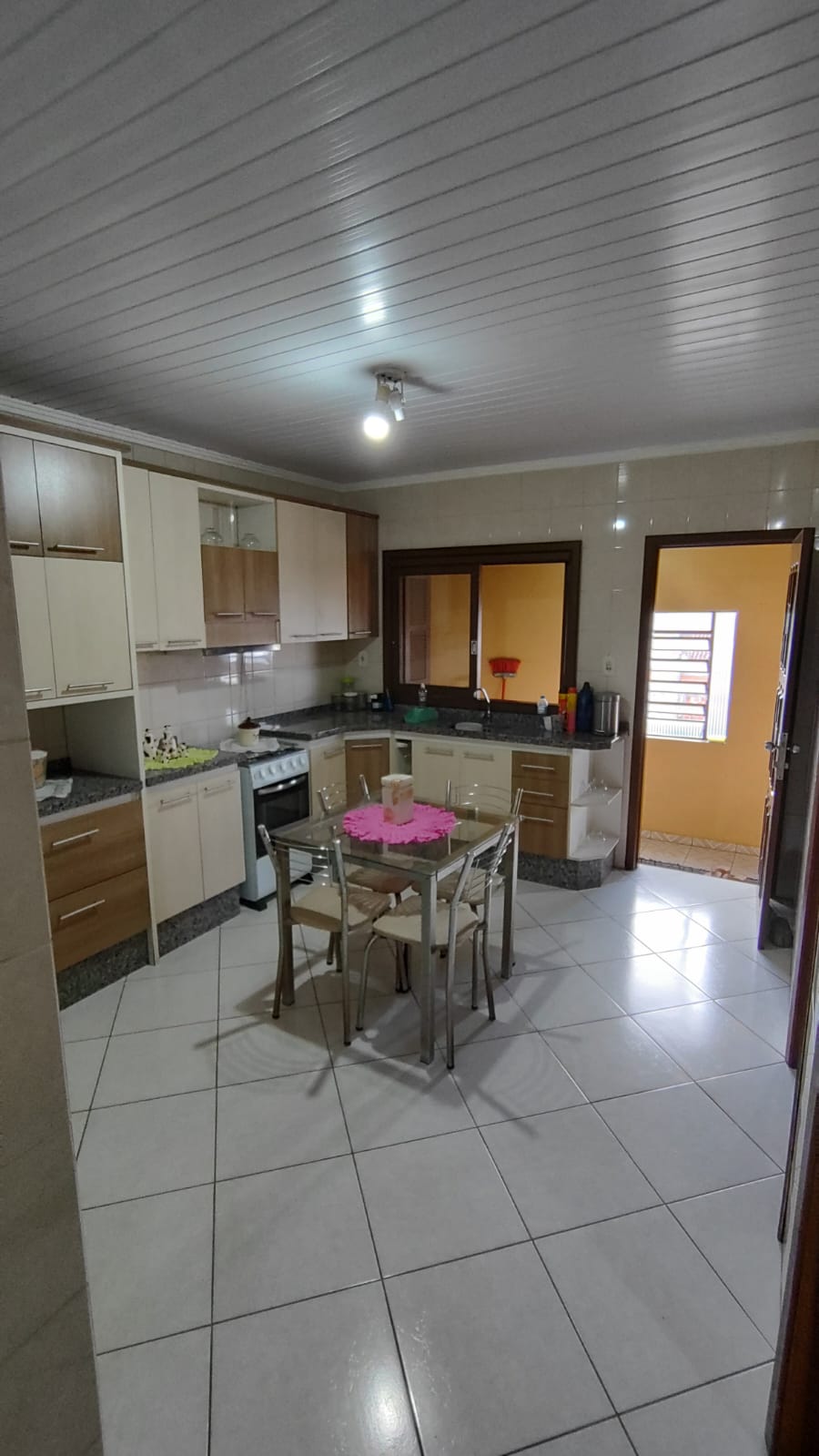 Casa com sala comercial em São Leopoldo