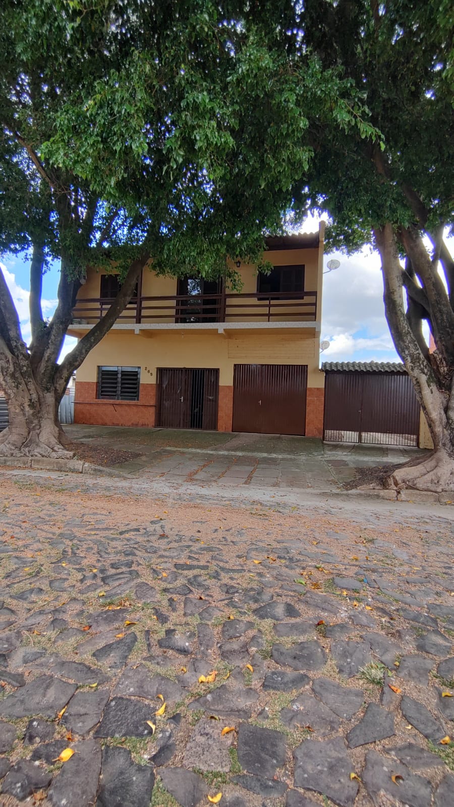 Casa com sala comercial em São Leopoldo