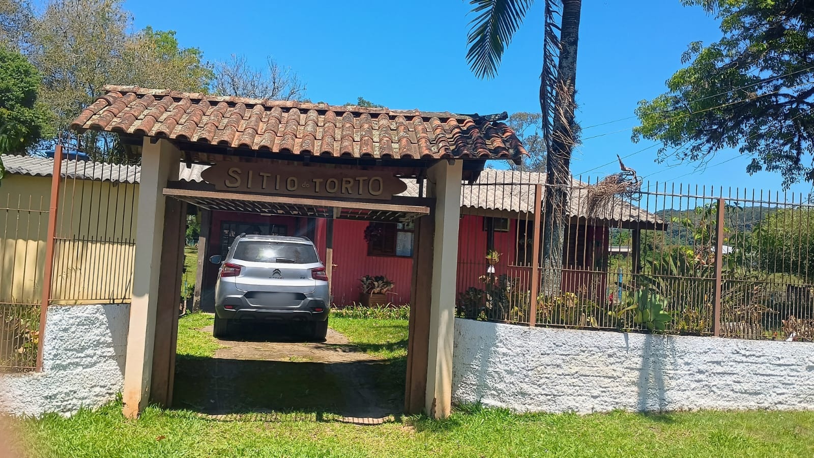 Chácara com duas casas em Capela de Santana