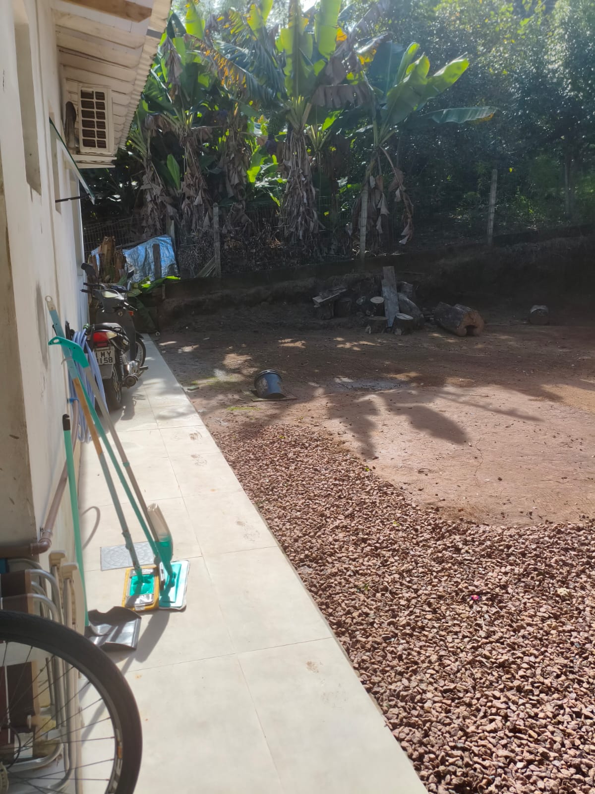 Terreno com duas casas em Portão