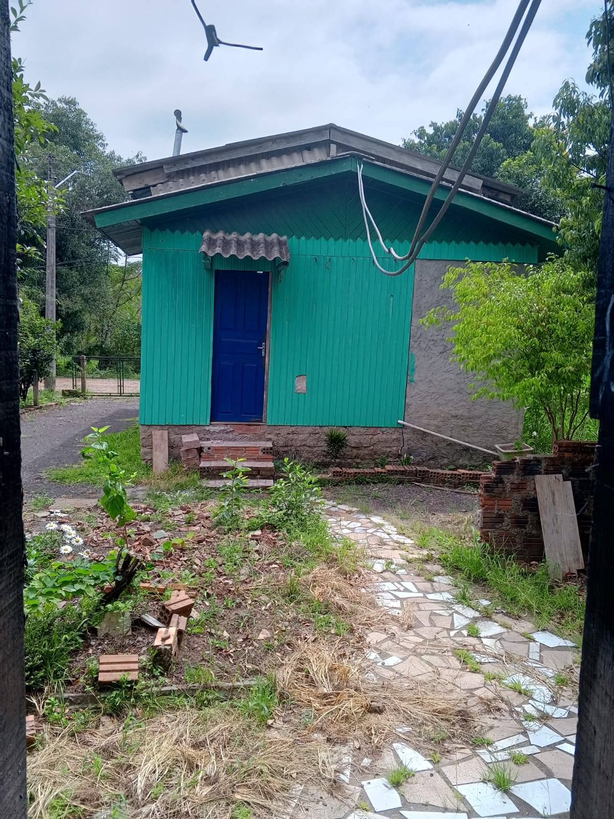 Terreno com duas casas em Portão