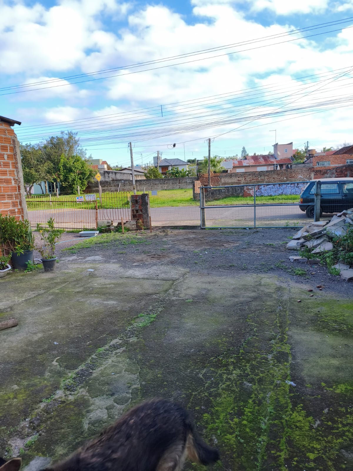 Pavilhão comercial com residência em Portão