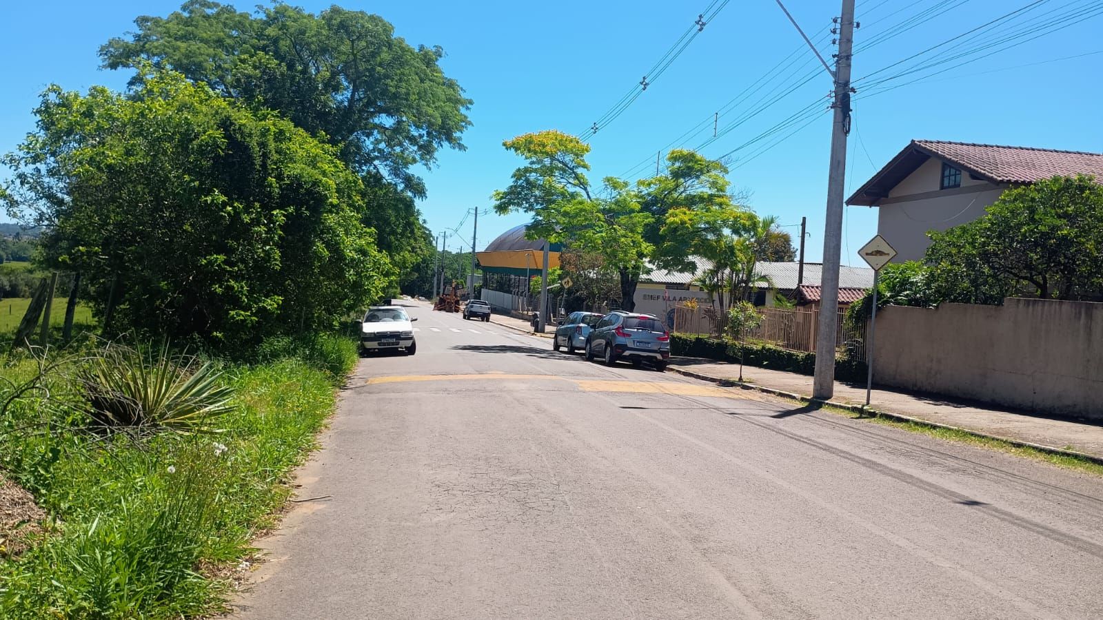 Terreno com casa e galpão em Capela de Santana