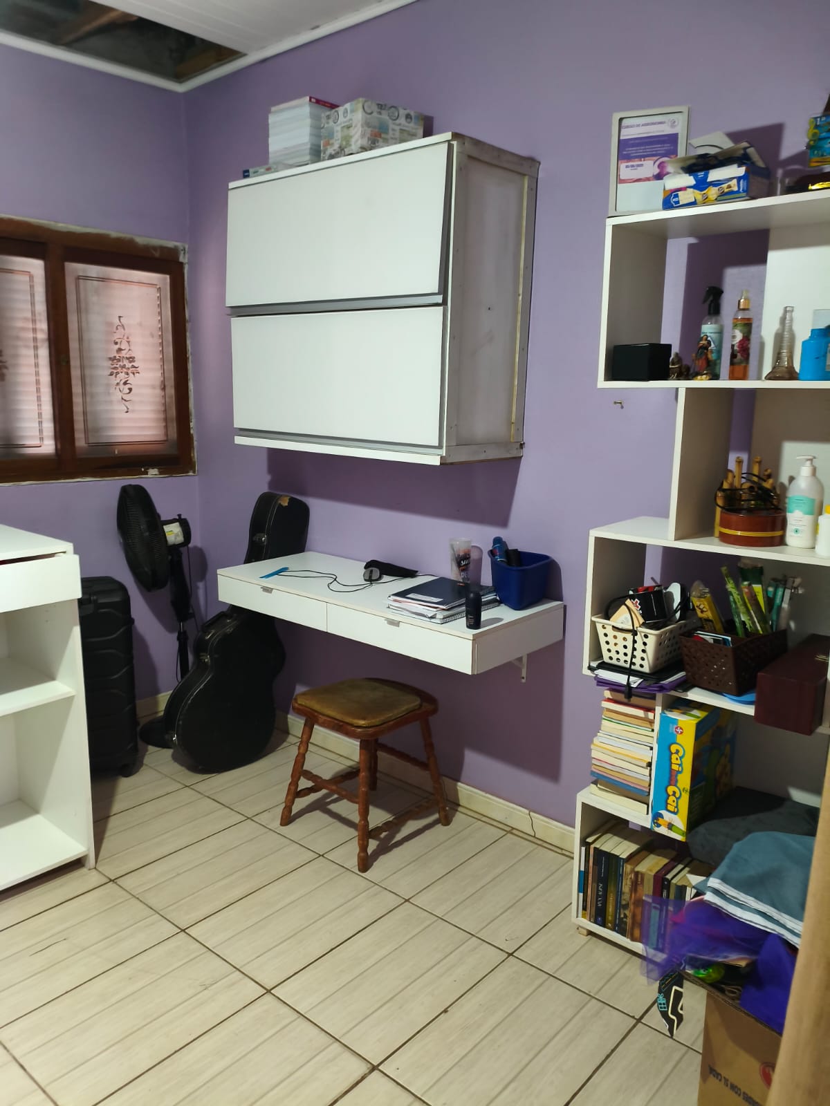 Pavilhão comercial com residência em Portão