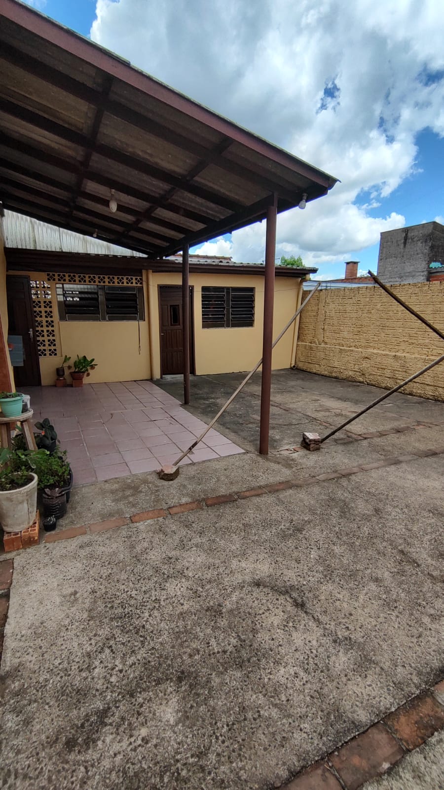 Casa com sala comercial em São Leopoldo