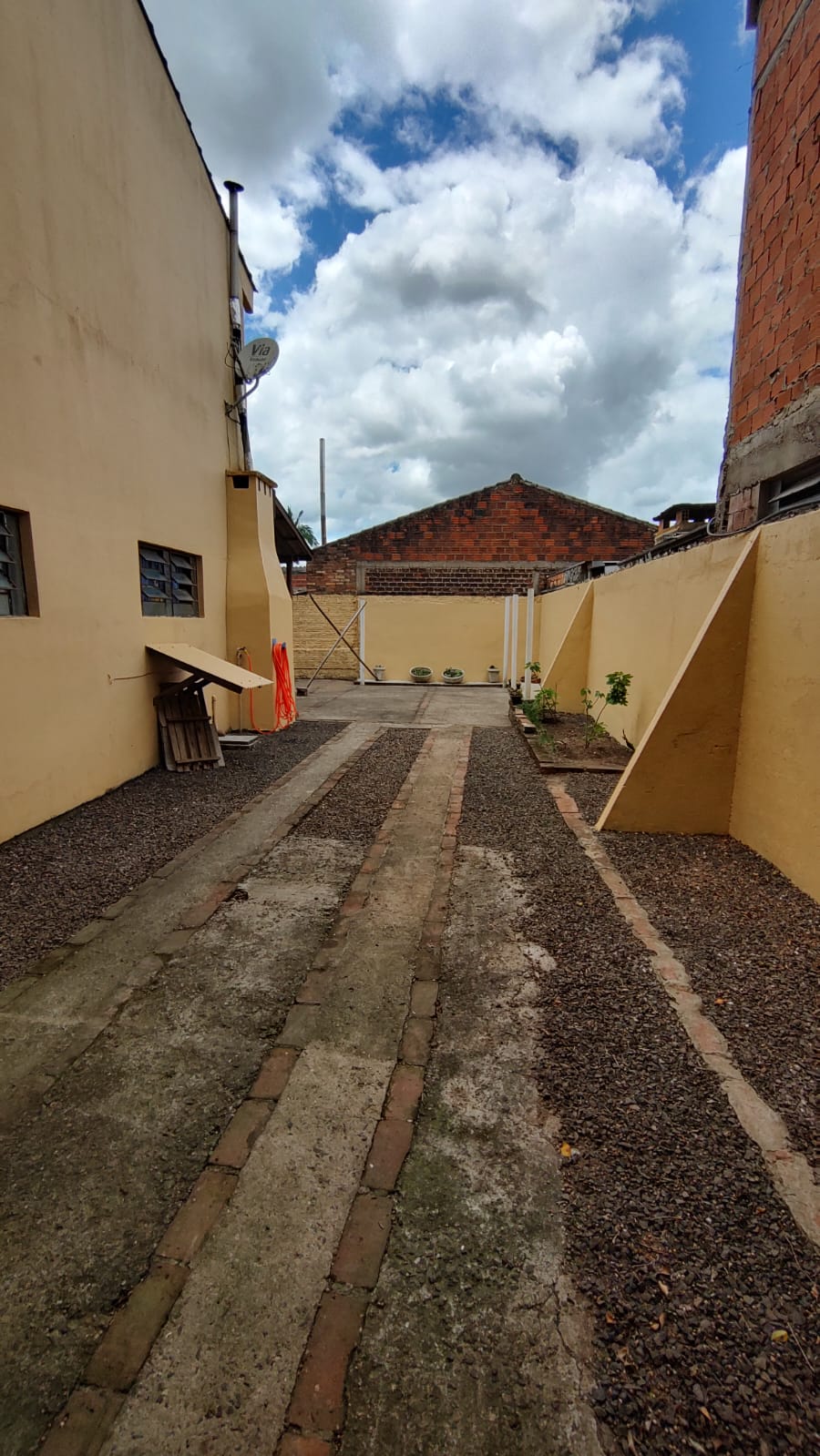 Casa com sala comercial em São Leopoldo