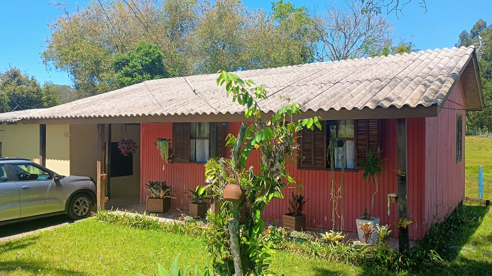 Chácara com duas casas em Capela de Santana
