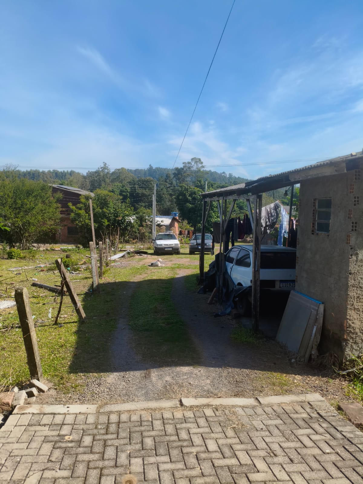 Terreno com duas casas em Portão