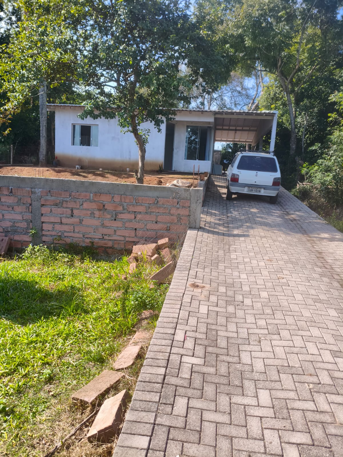 Terreno com duas casas em Portão