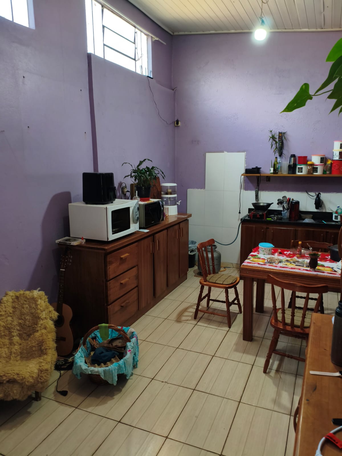 Pavilhão comercial com residência em Portão