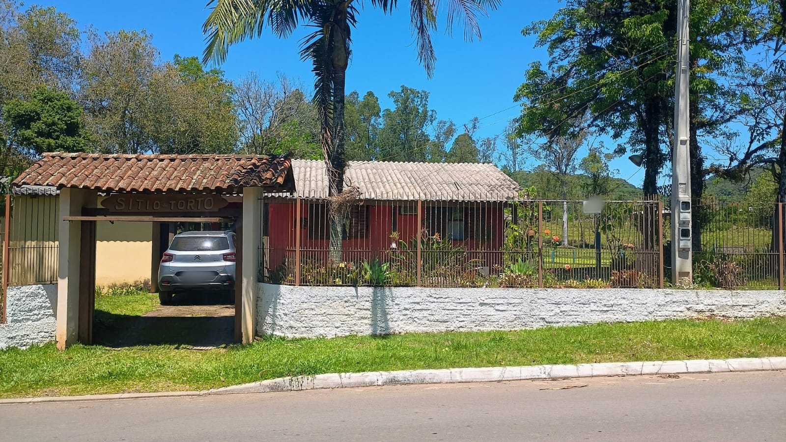 Chácara com duas casas em Capela de Santana