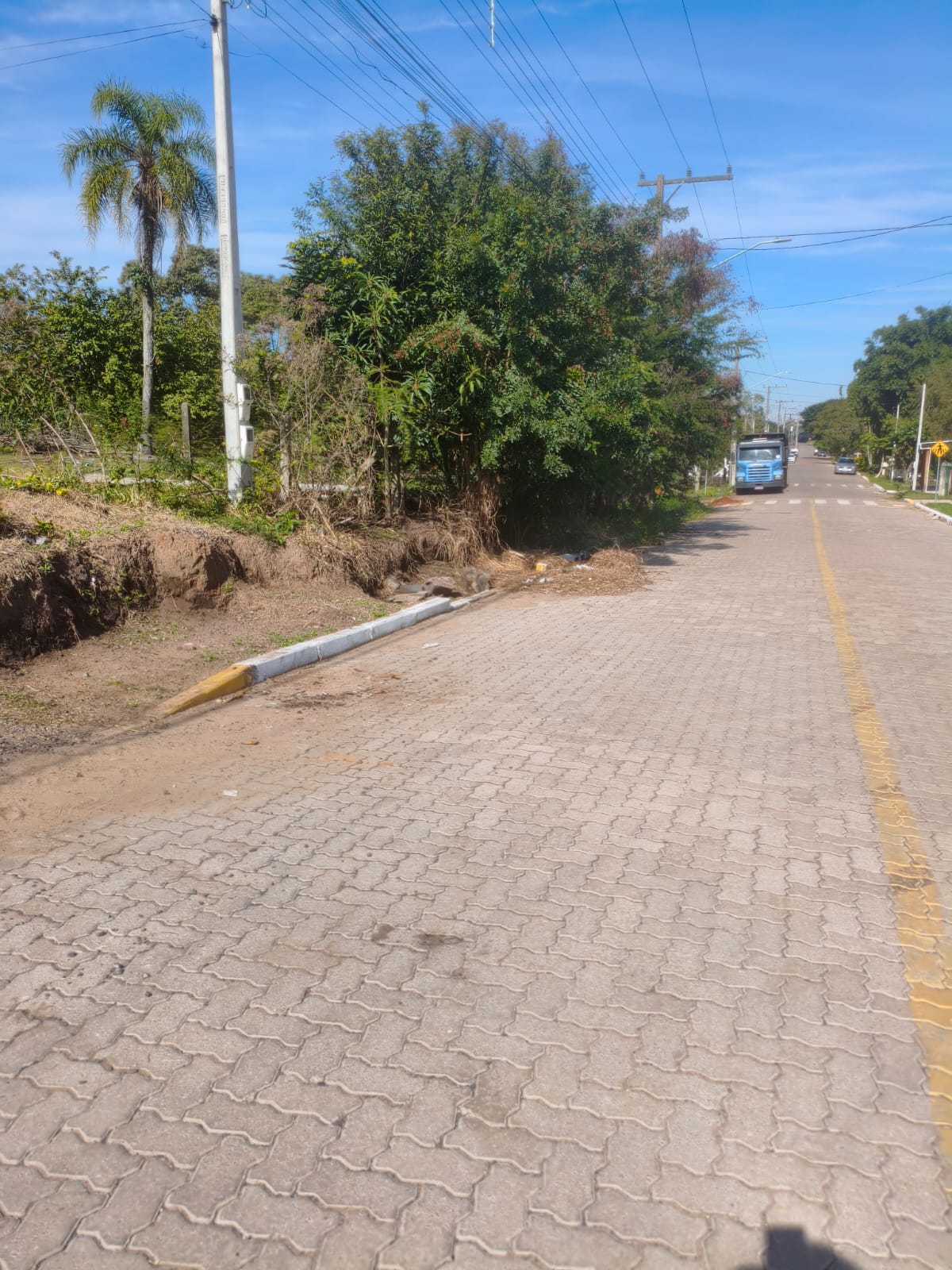 Terreno com duas casas em Portão