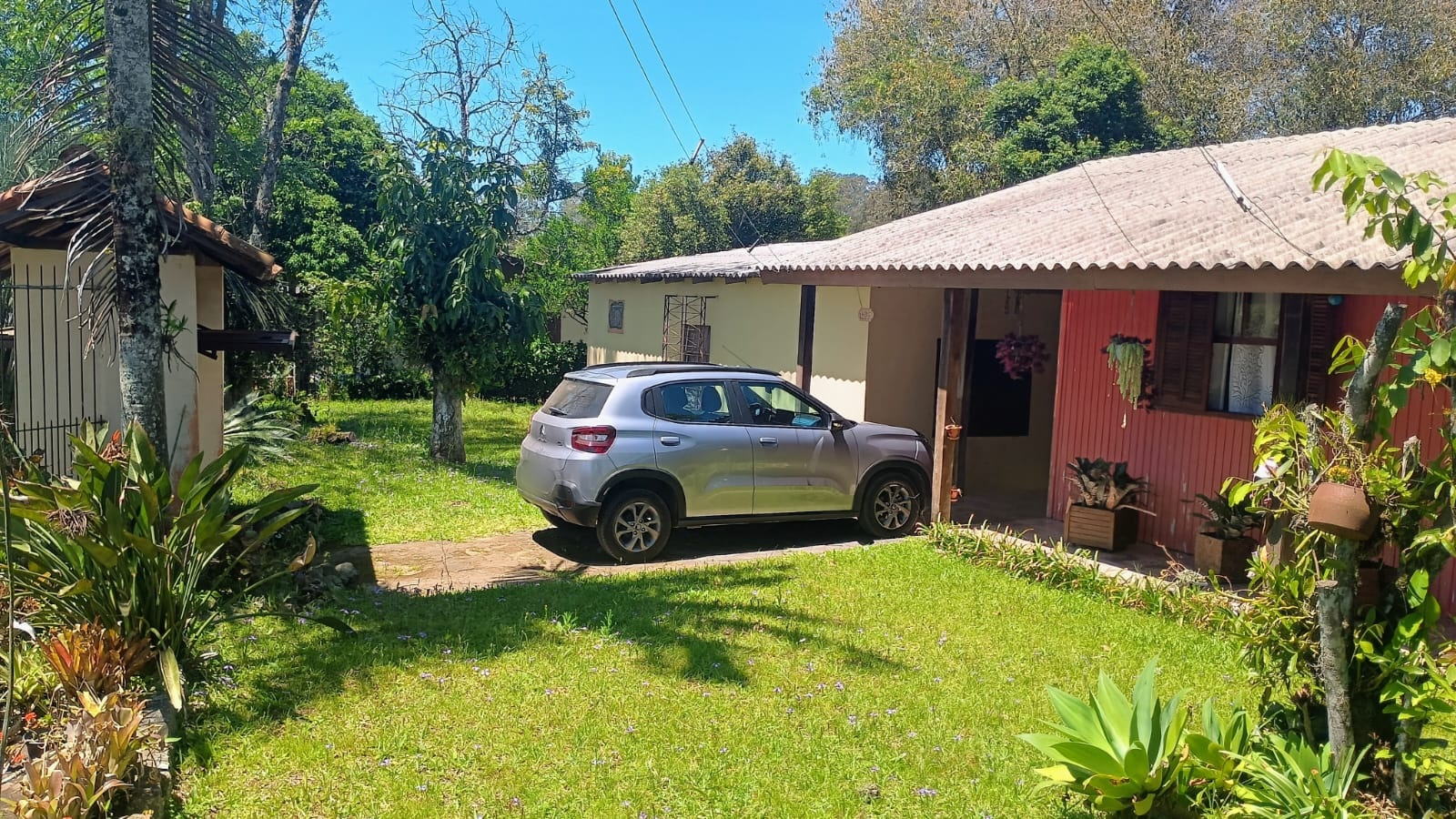 Chácara com duas casas em Capela de Santana