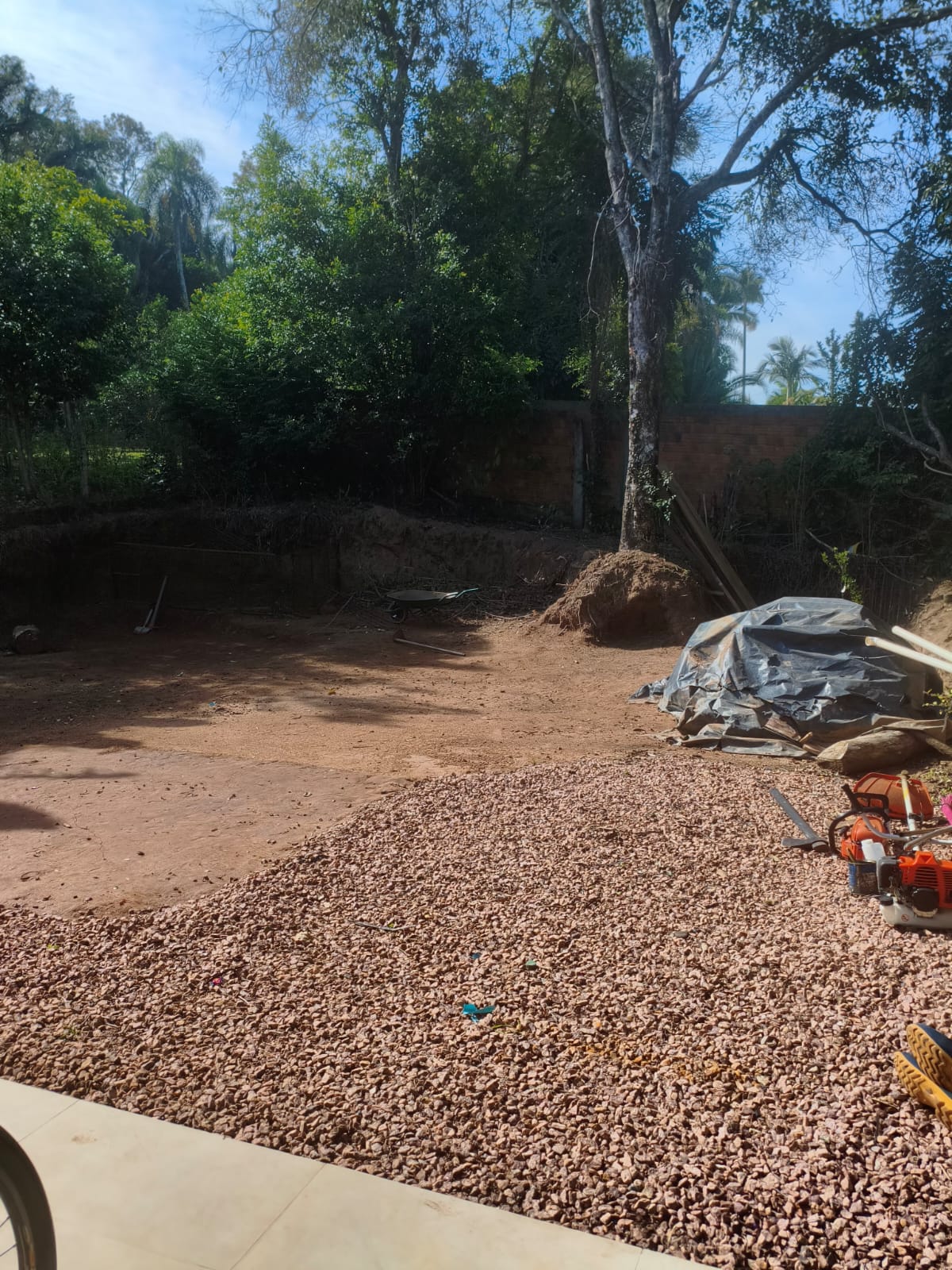 Terreno com duas casas em Portão