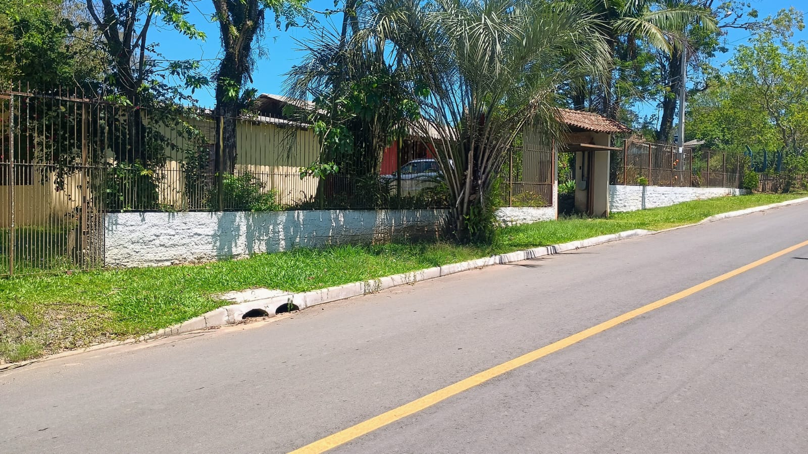 Chácara com duas casas em Capela de Santana