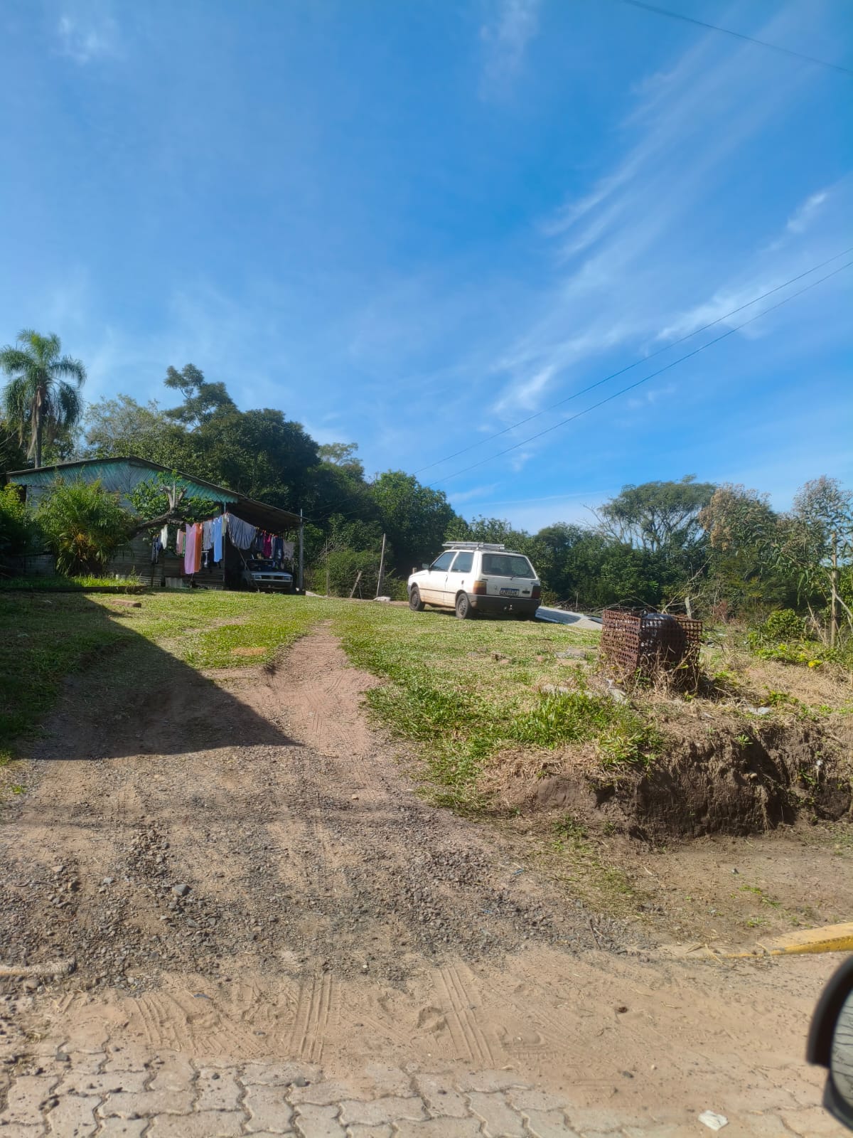 Terreno com duas casas em Portão