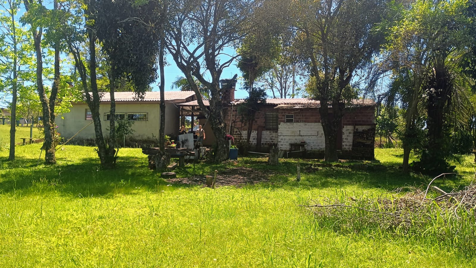 Chácara com duas casas em Capela de Santana
